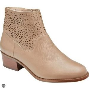 Vionic Luciana Leather Perforated Ankle Booties Zipper Closures Block Heel Sz: 9